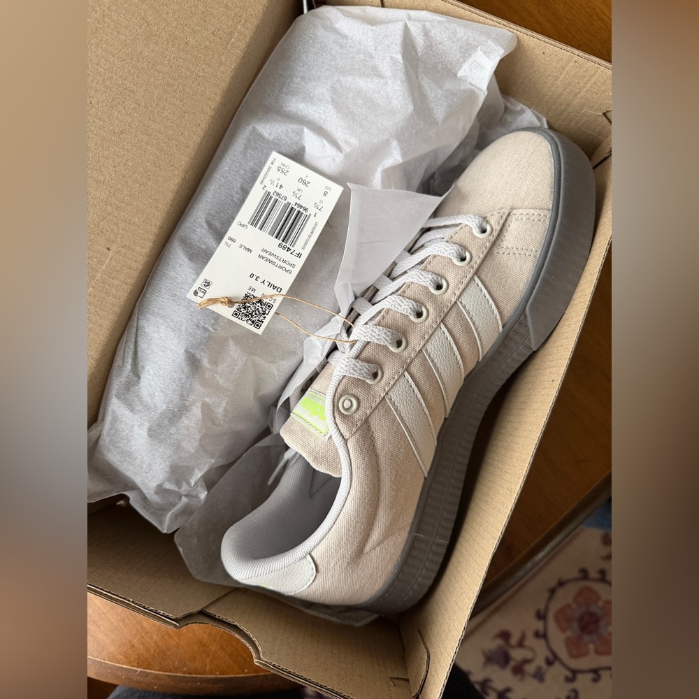 NWT ADIDAS SNEAKER DAILY 3.0 - GREY ONE/VOLT